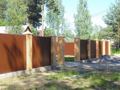 Монтаж забора из металлопрофия в Светлогорске